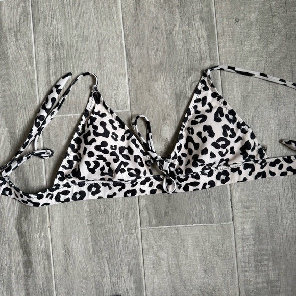 Francesca's Collections Black and White Leopard Bikini Top - Picture 1 of 4
